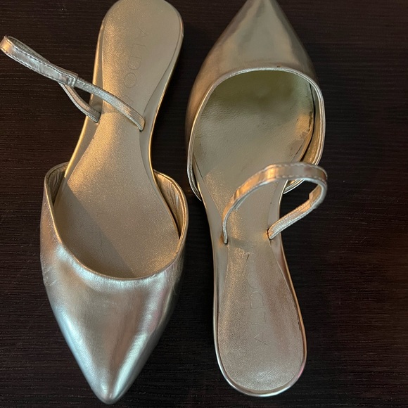 Aldo pointed toe sling back gold flat - Picture 2 of 3